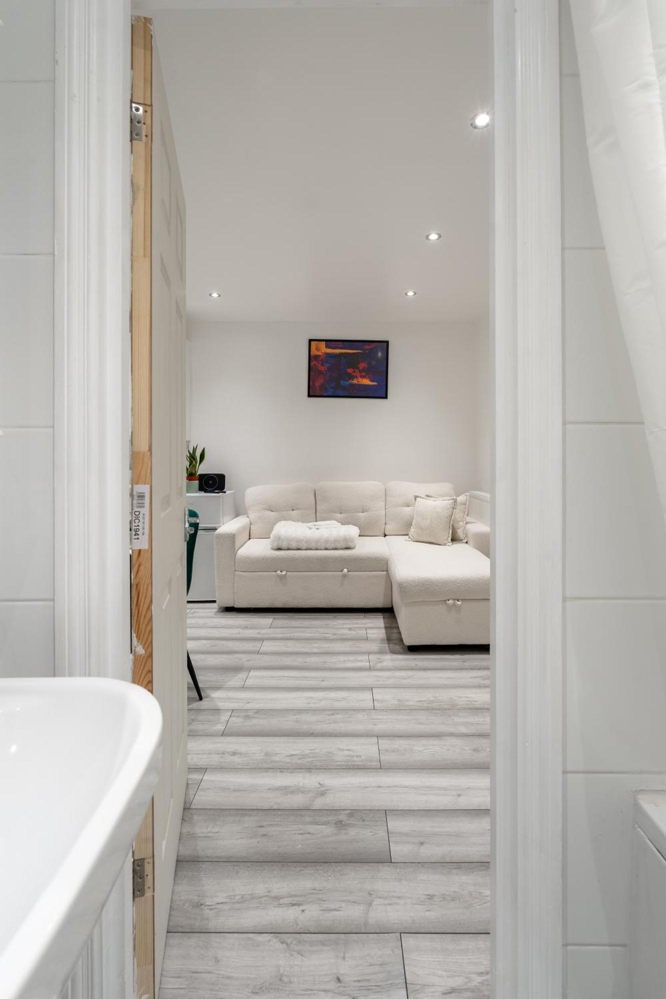 Beautiful Flat Near Central London - Entire Flat - Equipped Kitchen - Private Bathroom Londres Exterior foto