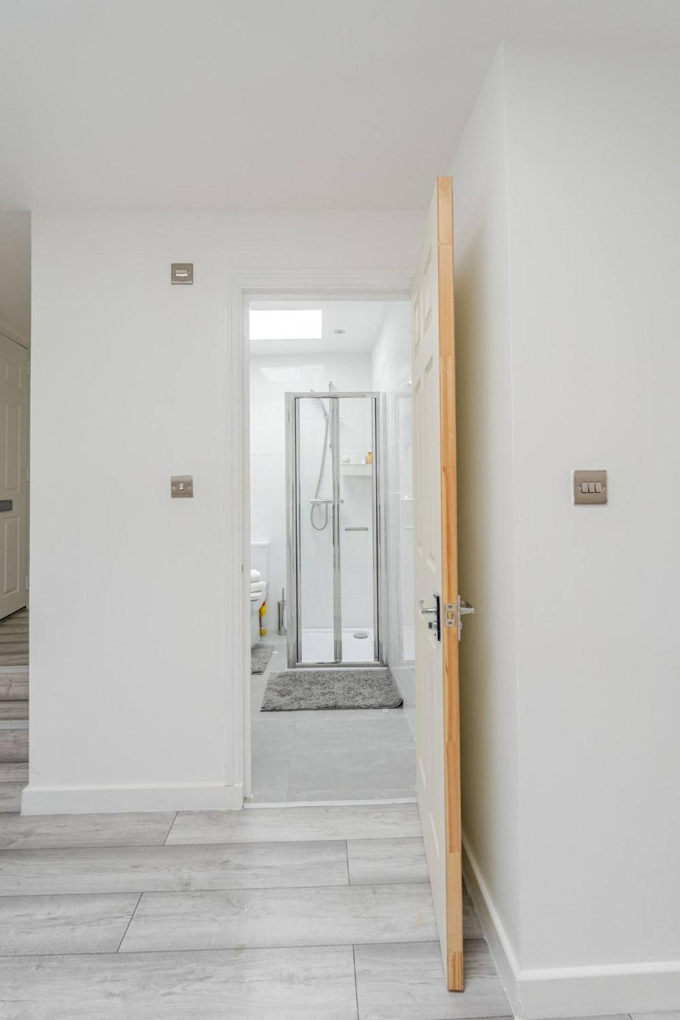 Beautiful Flat Near Central London - Entire Flat - Equipped Kitchen - Private Bathroom Londres Exterior foto